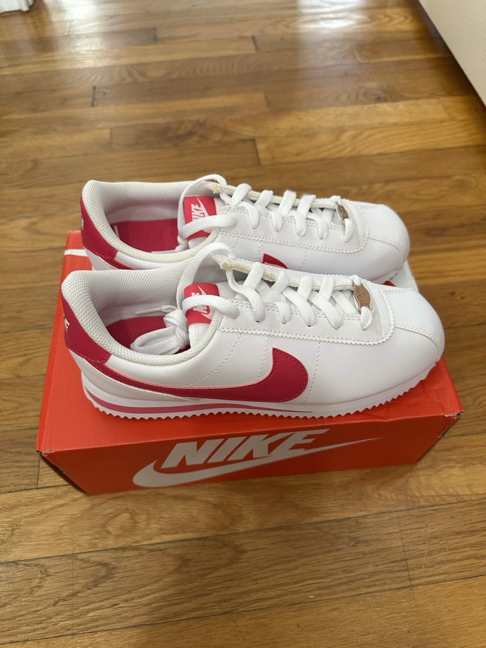 *Slightly Used* Nike Cortez Big Kid White Pink (904764-109) Size 7Y